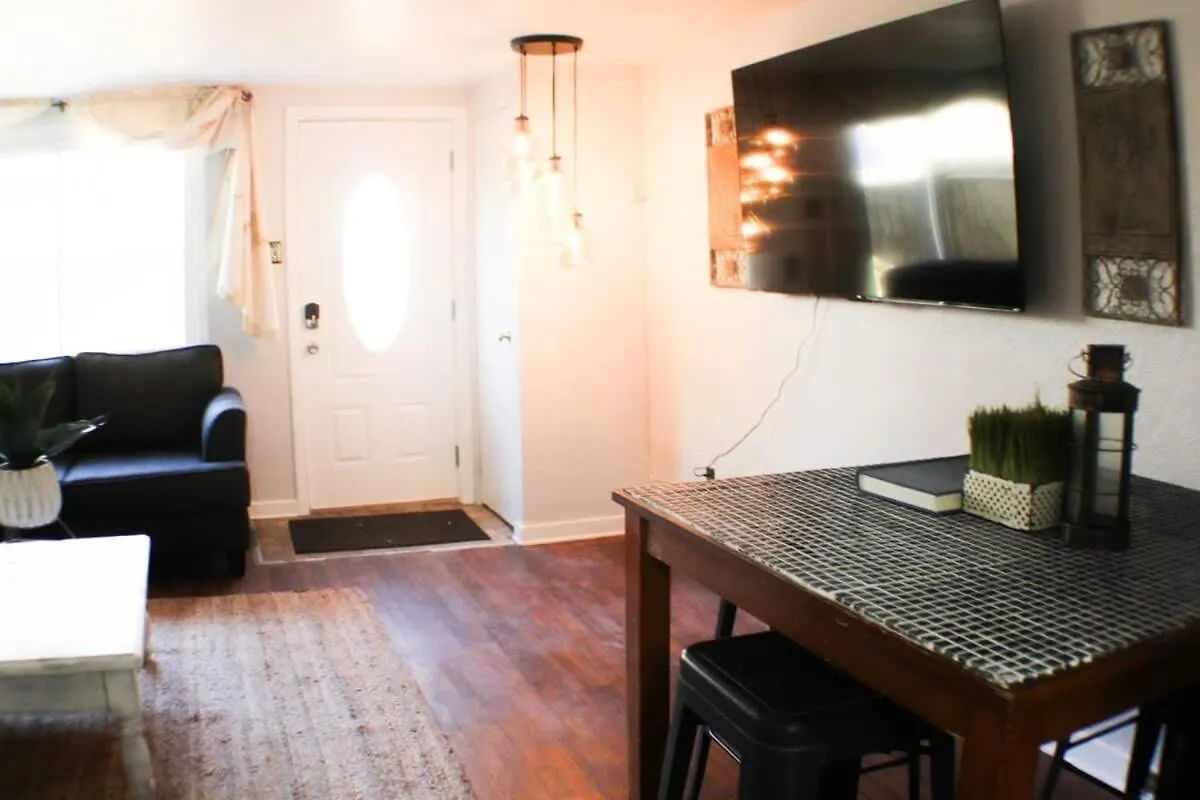 Newly Renovated 2-Bed Near Downtown-North Shore Pittsburgh 0*,