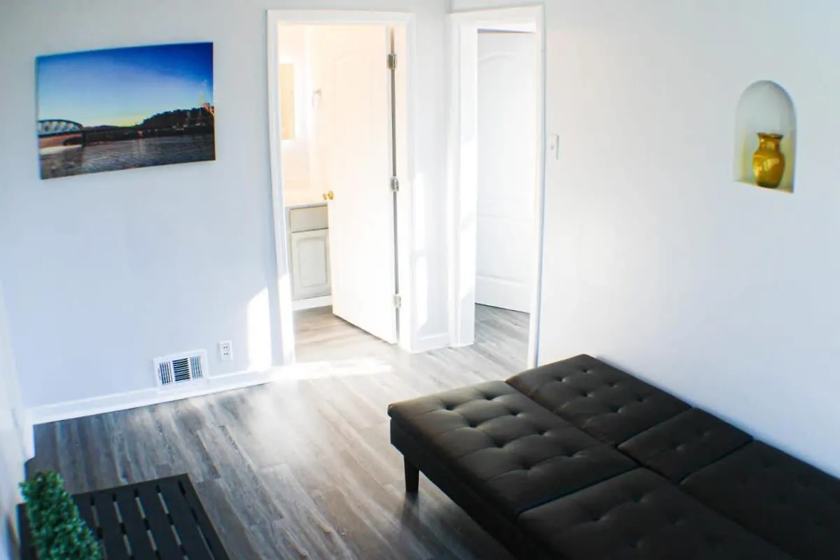 Newly Renovated 2-Bed Near Downtown-North Shore Pittsburgh Holiday home